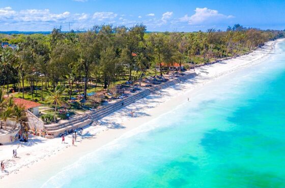 15 Days: Kenya Aberdare / Diani Beach classic